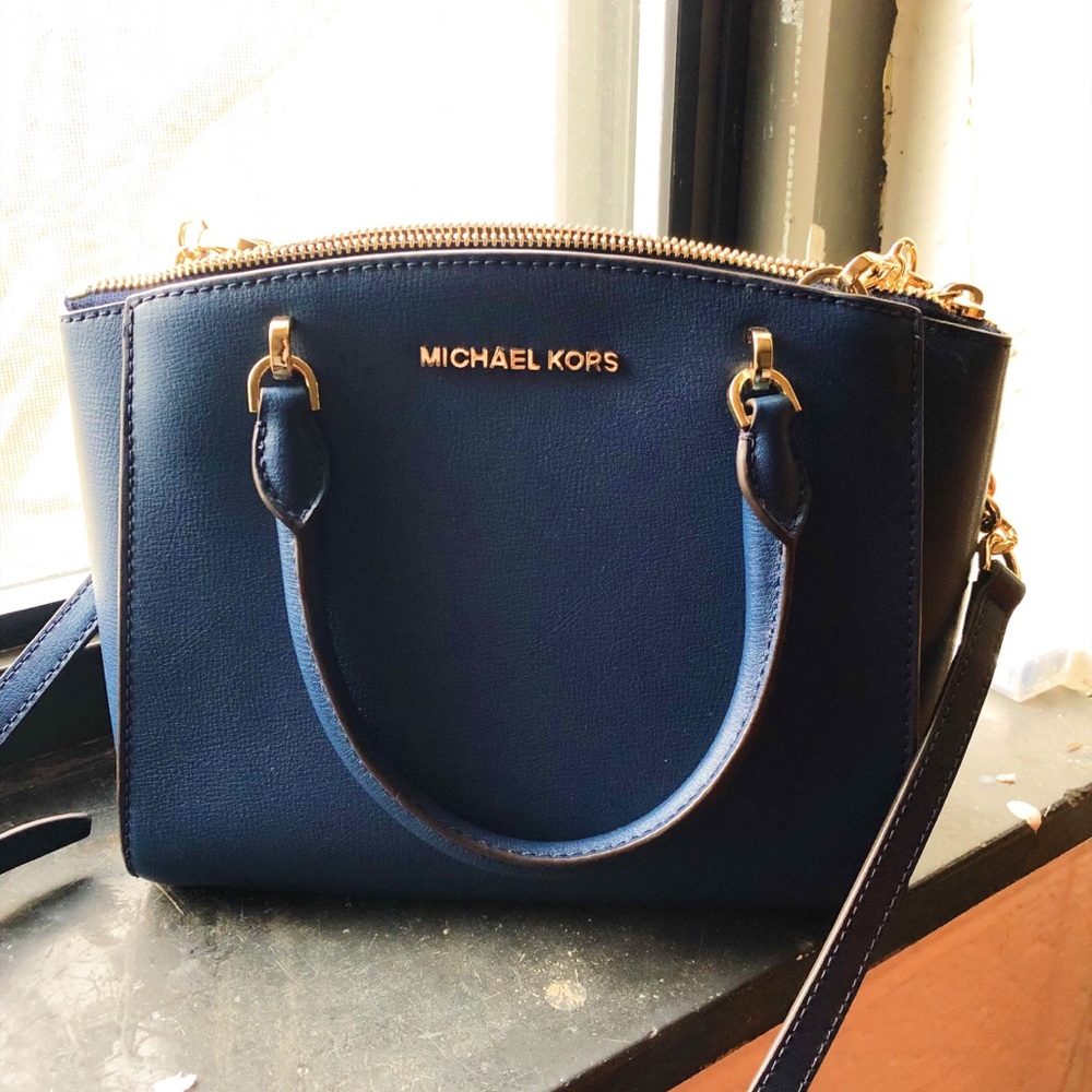 Michael kors crossbody bag